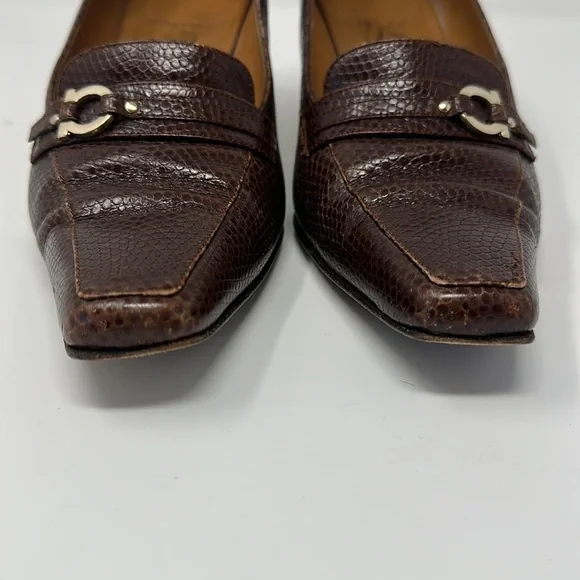 Ferragamo Brown Miista Leather Embossed Pumps Heels Size 9 - Picture 10 of 11